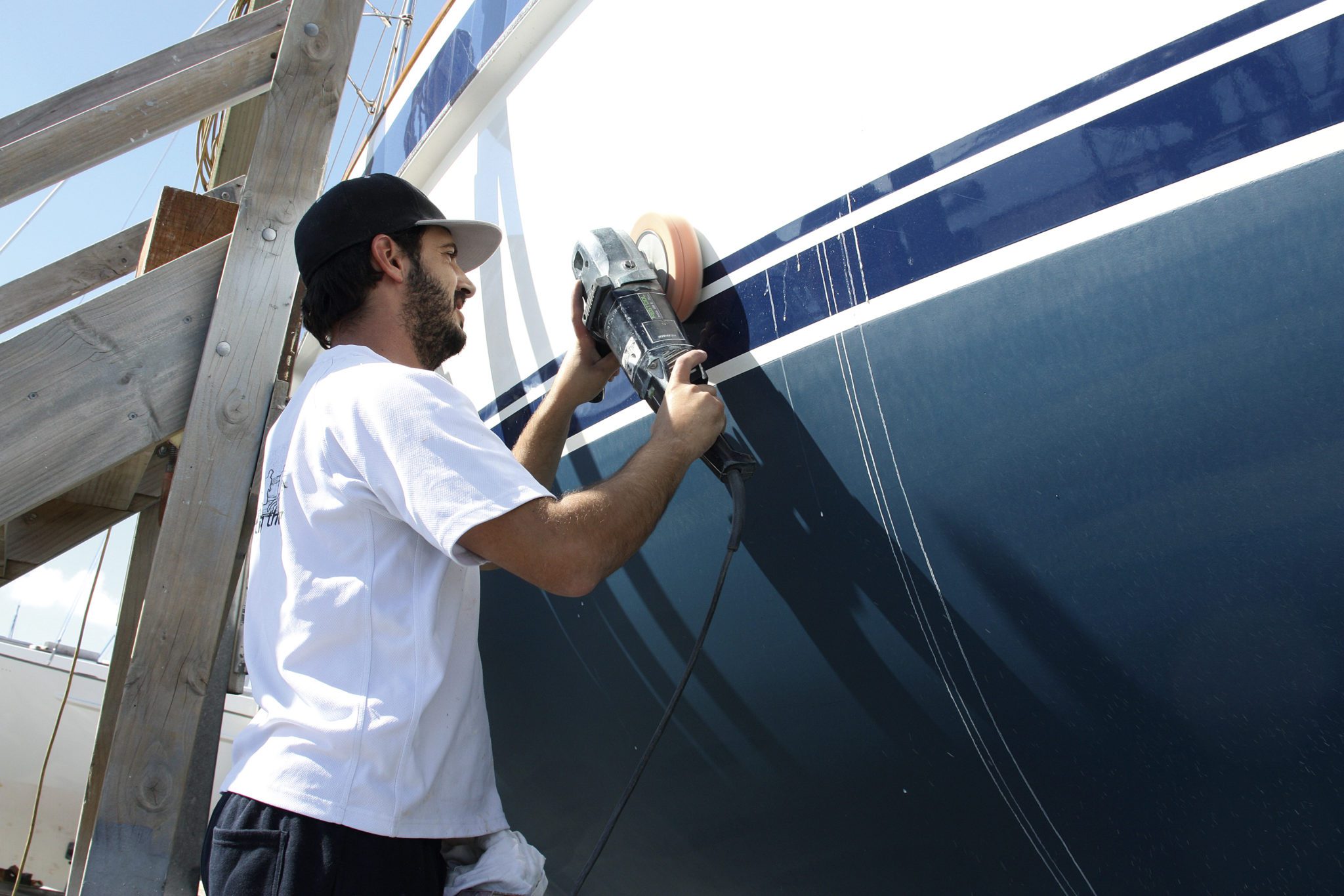 Boat/Yacht Engine Repair Services, Yacht Management Dubai Used Outboard Marine Engine Service
