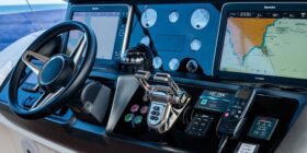 BOAT DRIVING DISPLAY