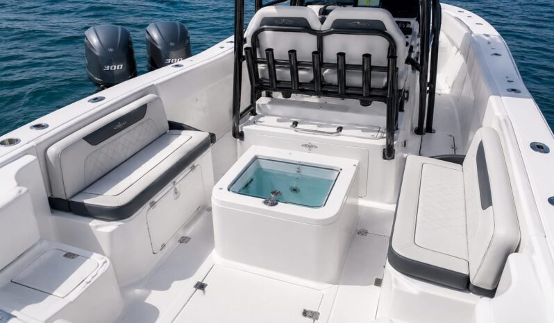 
								FISHING BOAT LIVE WELL full									