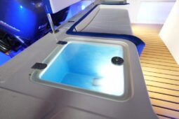 FISHING BOAT LIVE WELL